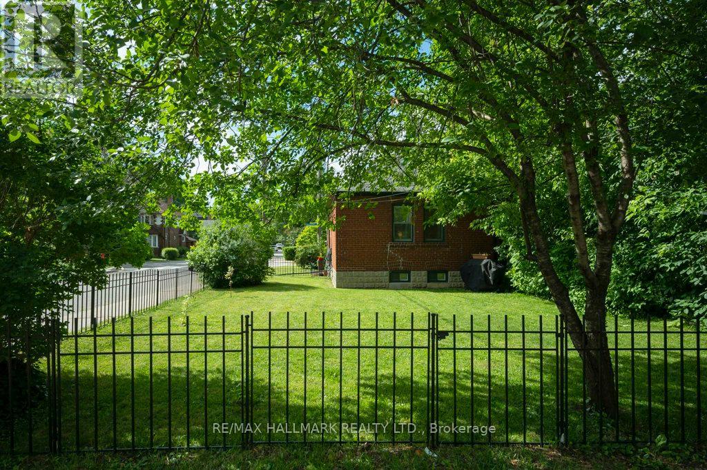34 Gloucester Grove, Toronto, Ontario  M6C 2A1 - Photo 22 - C13476686