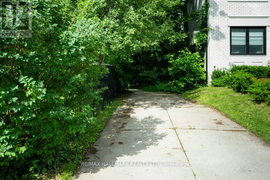 34 Gloucester Grove, Toronto, Ontario  M6C 2A1 - Photo 23 - C13476686