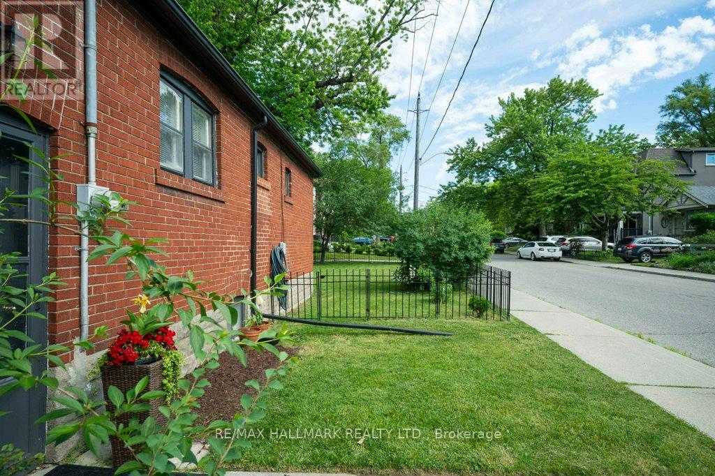 34 Gloucester Grove, Toronto, Ontario  M6C 2A1 - Photo 19 - C13476686