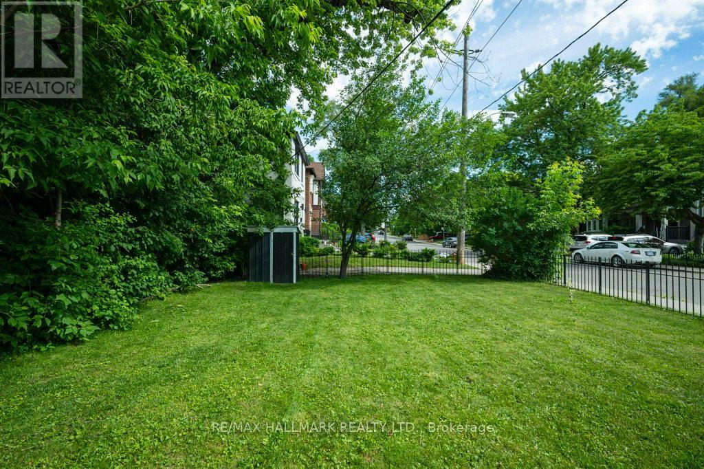34 Gloucester Grove, Toronto, Ontario  M6C 2A1 - Photo 24 - C13476686