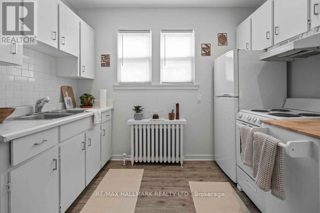 34 Gloucester Grove, Toronto, Ontario  M6C 2A1 - Photo 6 - C13476686