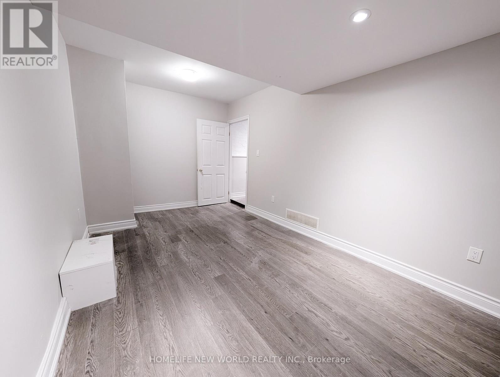 Lower - 10 Dixon Avenue, Toronto, Ontario M4L 1N3 - Photo 12 - E13474868