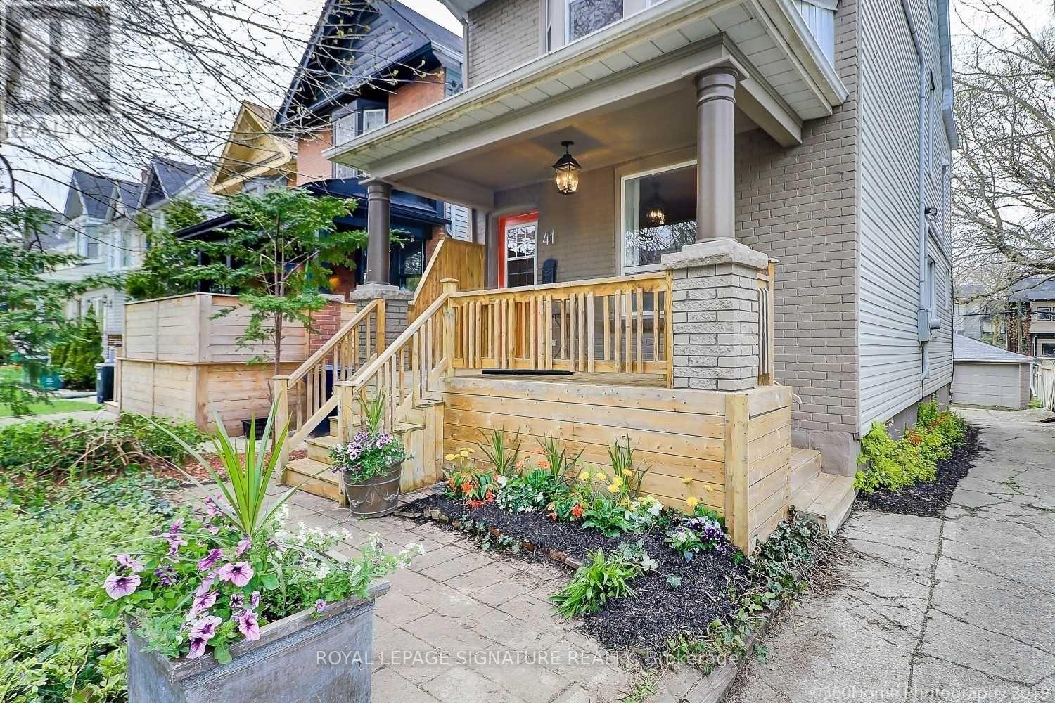 Main & Bsmt - 41 Hastings Avenue, Toronto, Ontario  M4L 2L1 - Photo 16 - E13475324