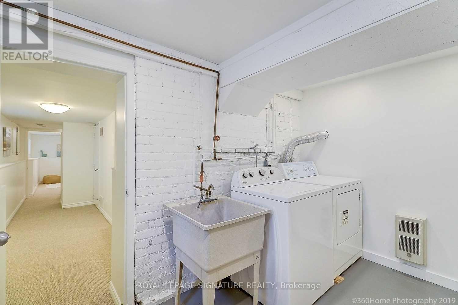 Main & Bsmt - 41 Hastings Avenue, Toronto, Ontario  M4L 2L1 - Photo 12 - E13475324