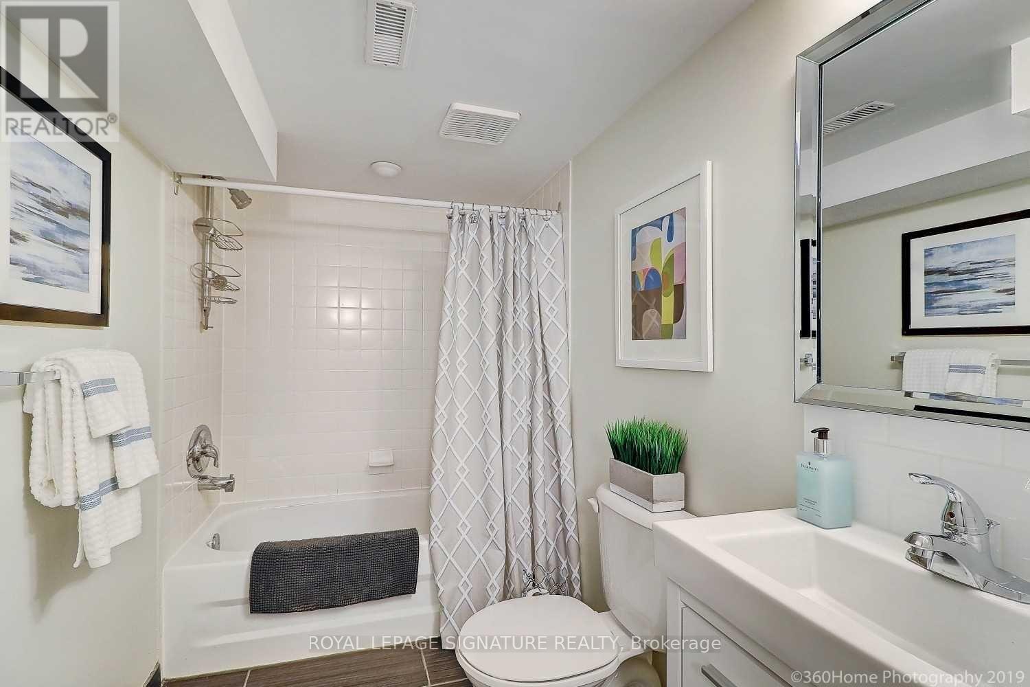 Main & Bsmt - 41 Hastings Avenue, Toronto, Ontario  M4L 2L1 - Photo 11 - E13475324