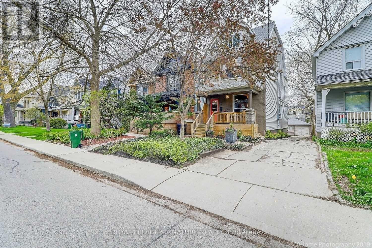 Main & Bsmt - 41 Hastings Avenue, Toronto, Ontario  M4L 2L1 - Photo 2 - E13475324