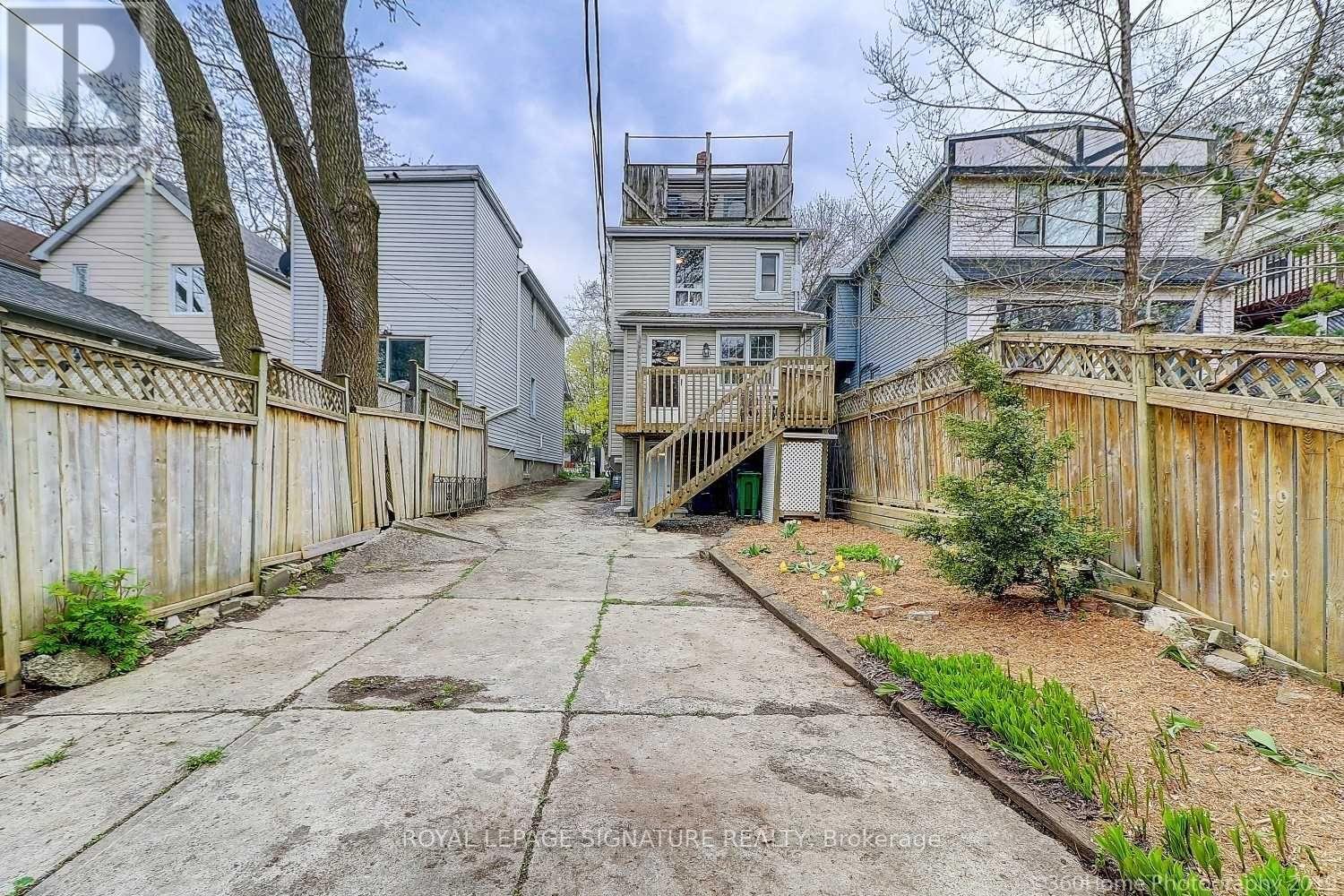 Main & Bsmt - 41 Hastings Avenue, Toronto, Ontario  M4L 2L1 - Photo 15 - E13475324