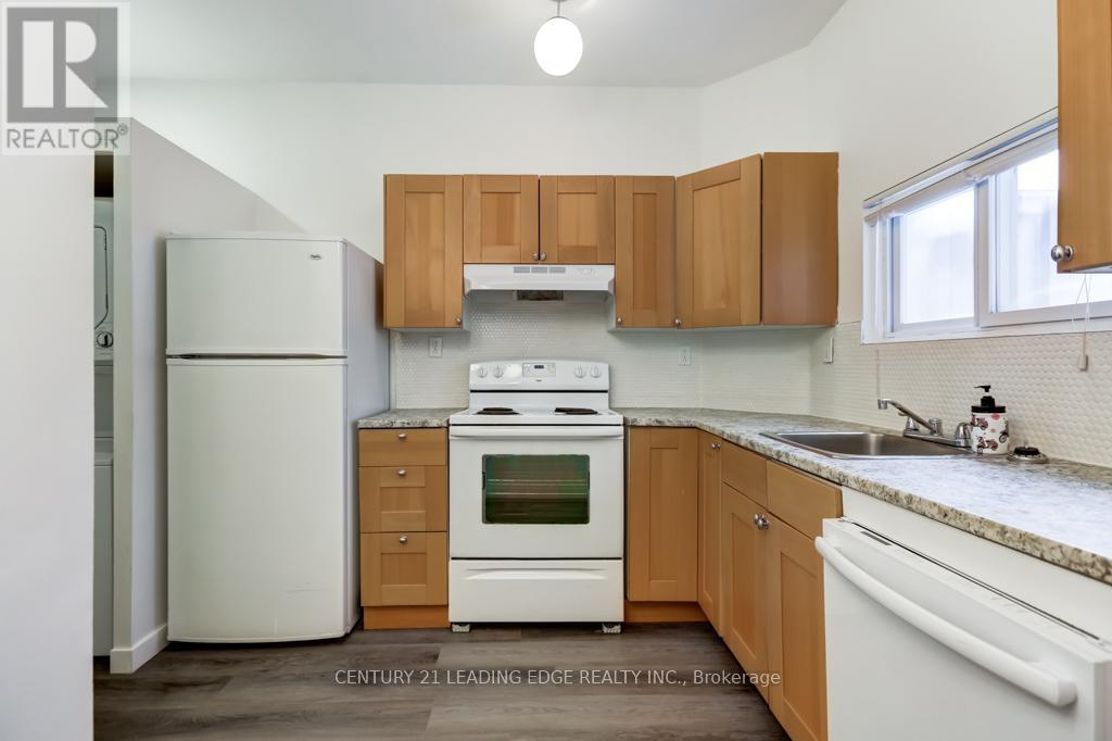 MAIN FL - 104 LESLIE STREET E, Toronto, Ontario