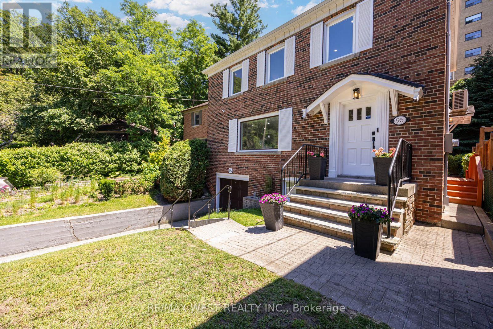 95 Glen Davis Crescent, Toronto, Ontario  M4E 1X7 - Photo 2 - E13475912