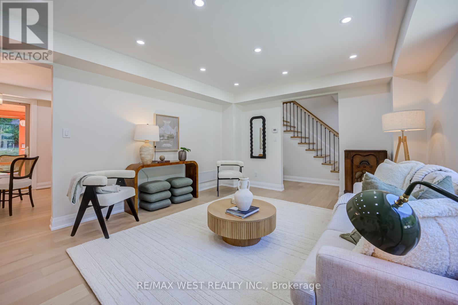 95 Glen Davis Crescent, Toronto, Ontario  M4E 1X7 - Photo 6 - E13475912