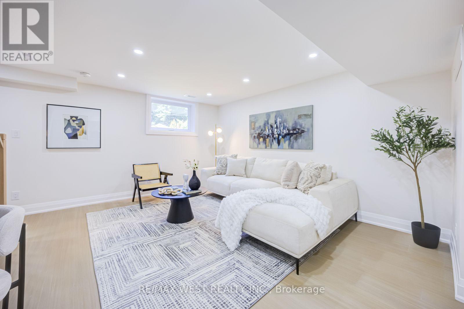 95 Glen Davis Crescent, Toronto, Ontario  M4E 1X7 - Photo 38 - E13475912