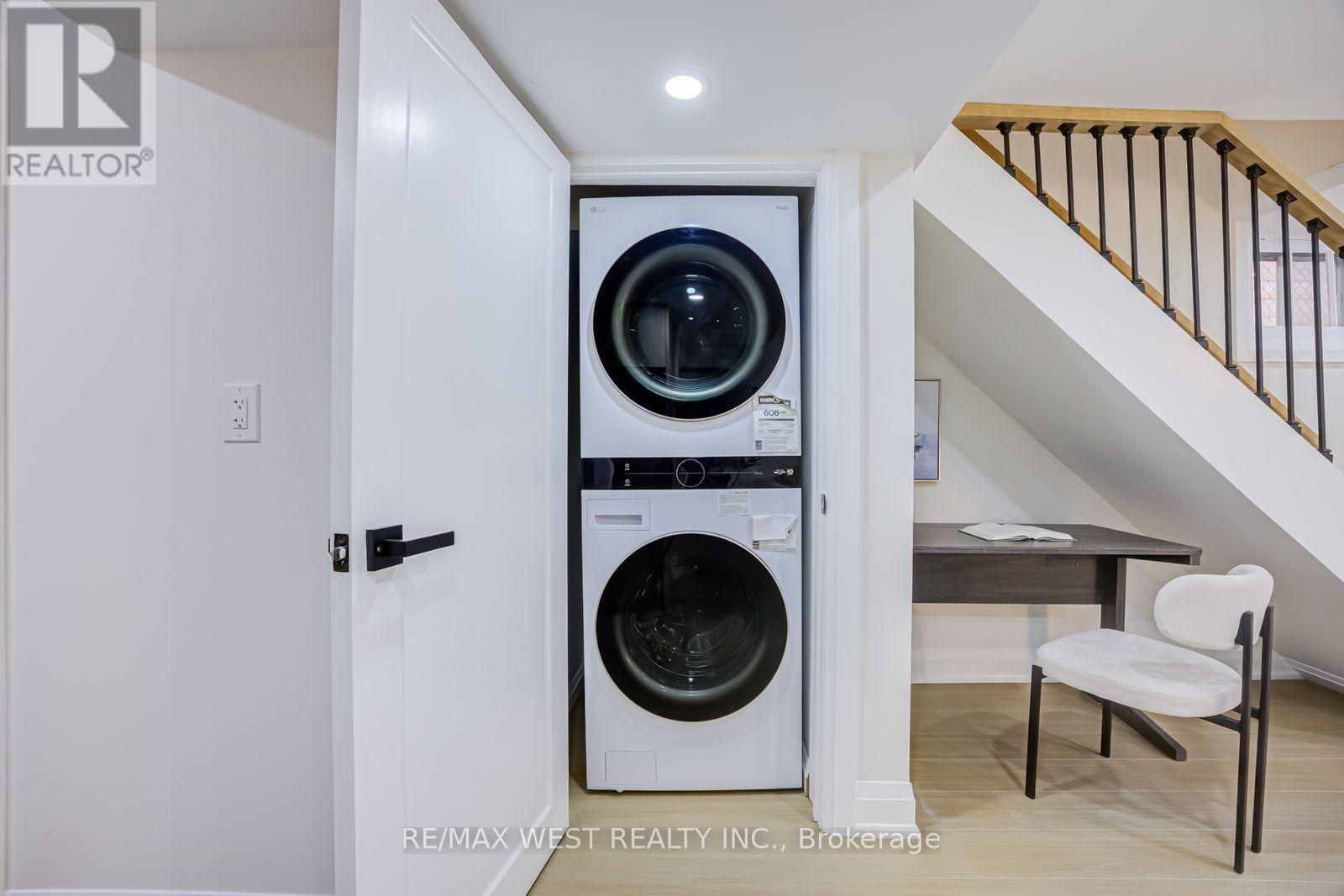 95 Glen Davis Crescent, Toronto, Ontario  M4E 1X7 - Photo 41 - E13475912