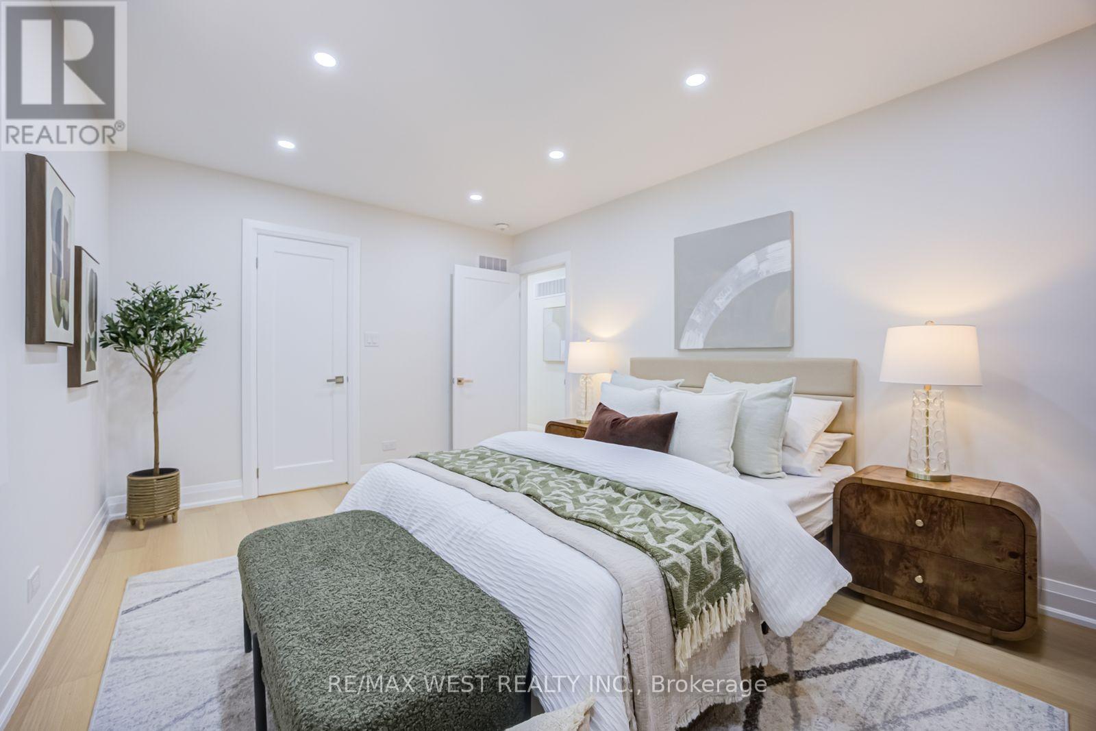 95 Glen Davis Crescent, Toronto, Ontario  M4E 1X7 - Photo 27 - E13475912