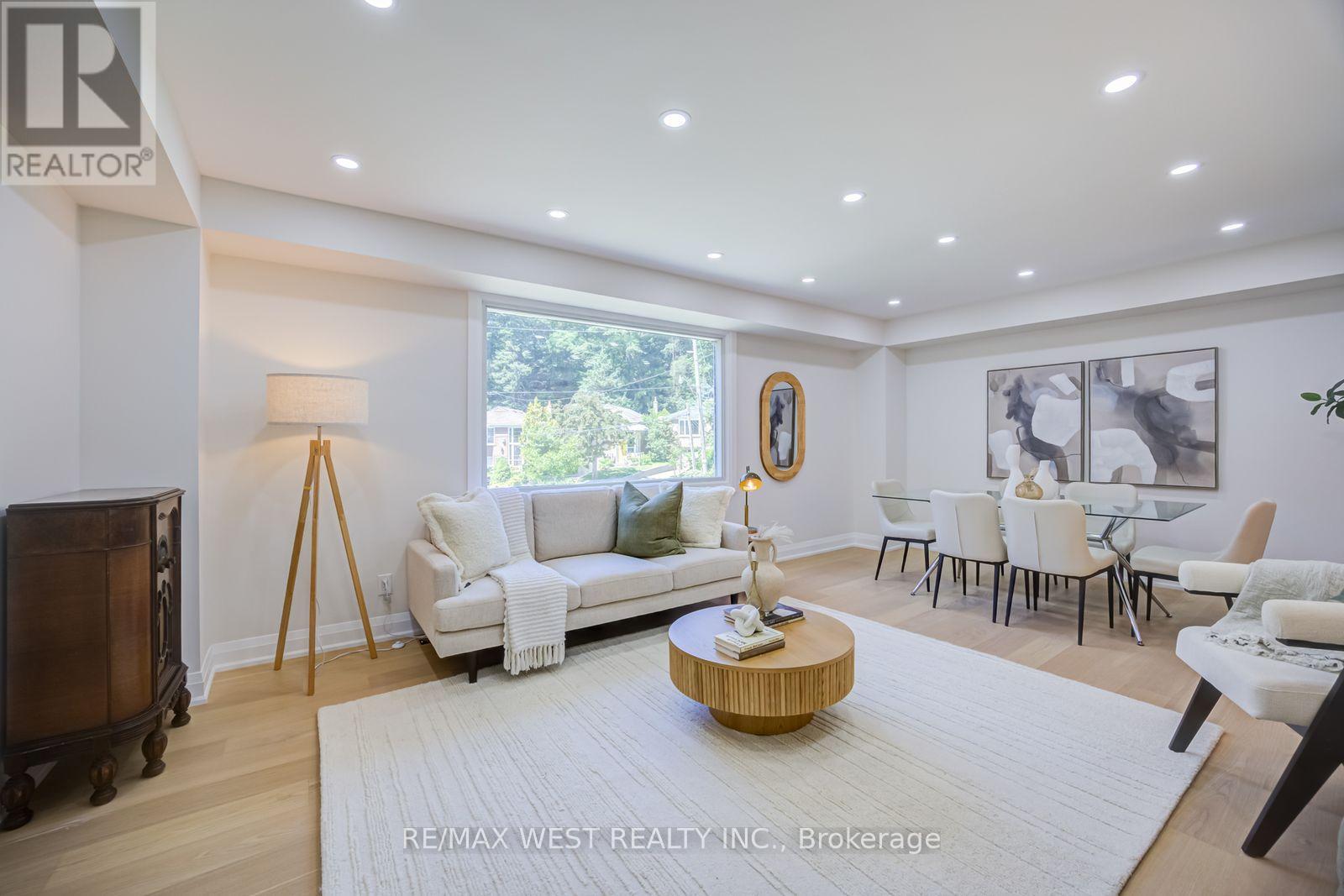 95 Glen Davis Crescent, Toronto, Ontario  M4E 1X7 - Photo 4 - E13475912