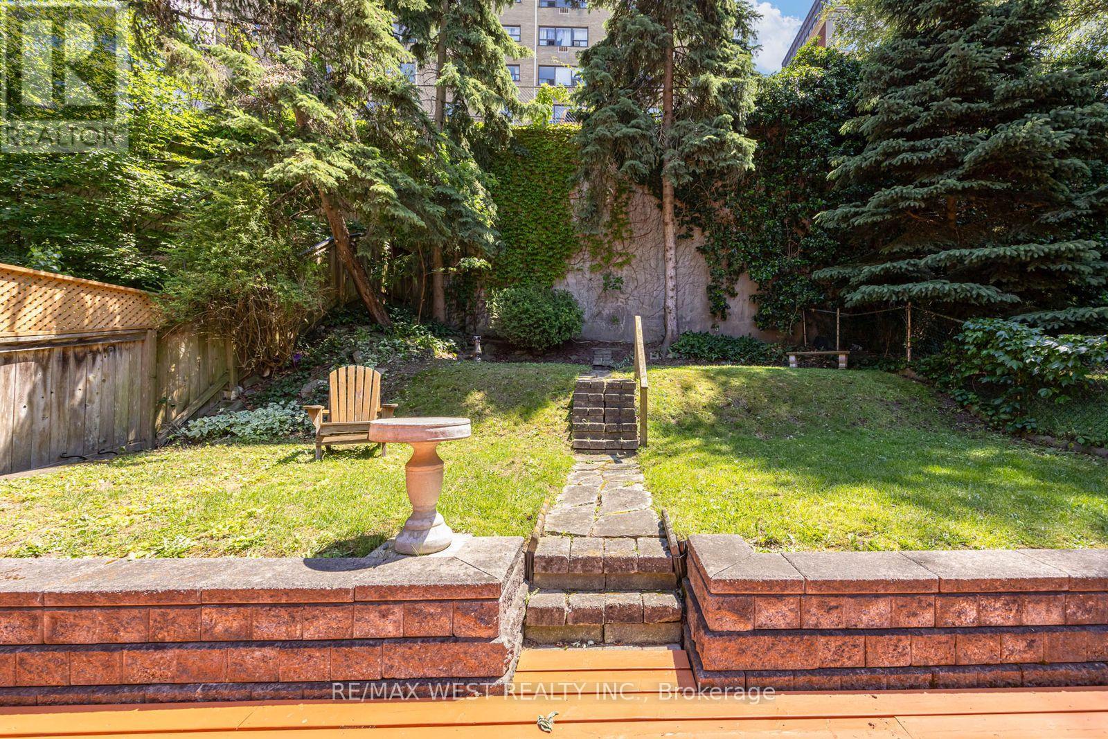 95 Glen Davis Crescent, Toronto, Ontario  M4E 1X7 - Photo 45 - E13475912