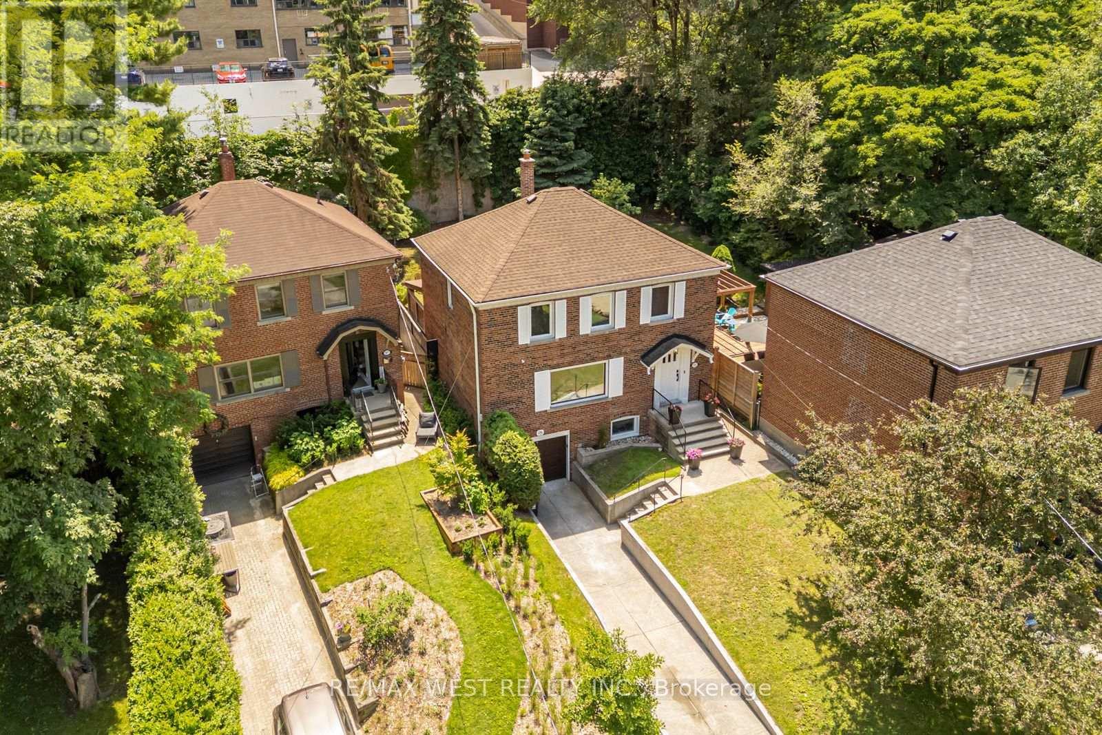 95 Glen Davis Crescent, Toronto, Ontario  M4E 1X7 - Photo 47 - E13475912