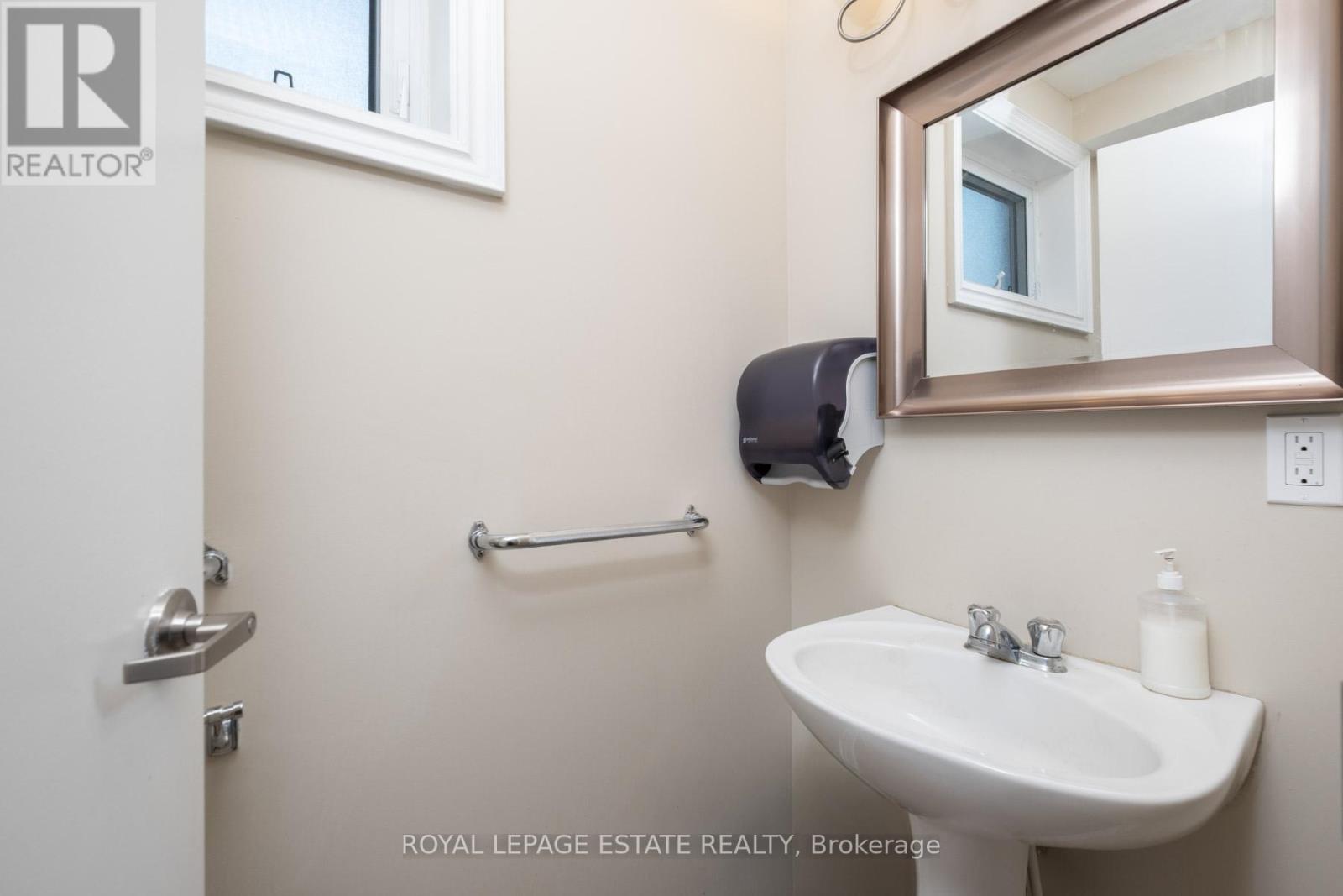 937 Kingston Road, Toronto, Ontario  M4E 1S6 - Photo 12 - E13476160