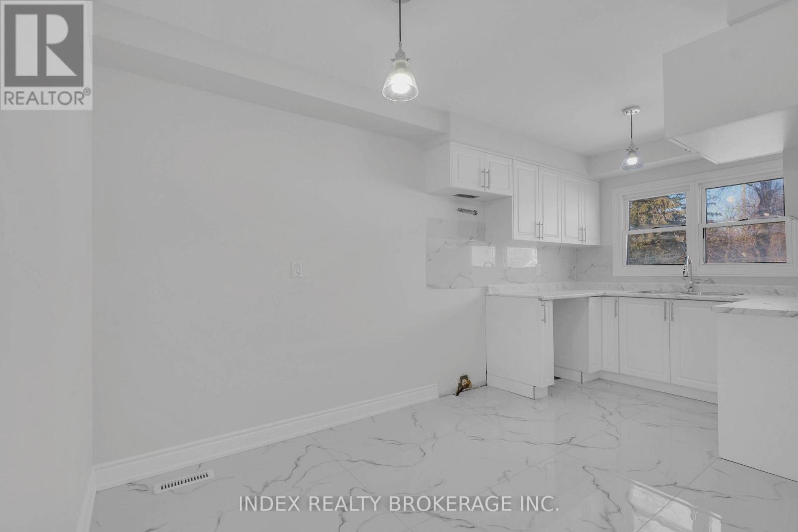 23 Drew Court, Whitby, Ontario  L1N 8X6 - Photo 5 - E13476340