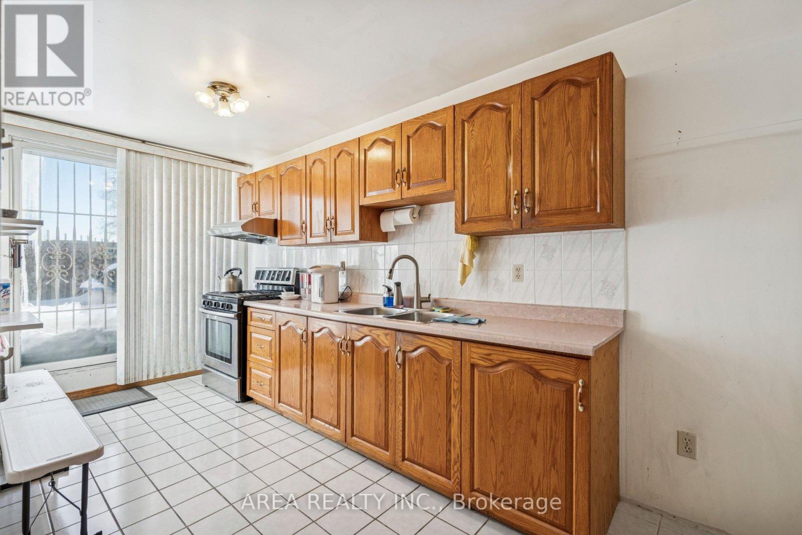 839-841 Gerrard Street E, Toronto, Ontario  M4M 1Y8 - Photo 36 - E13476762
