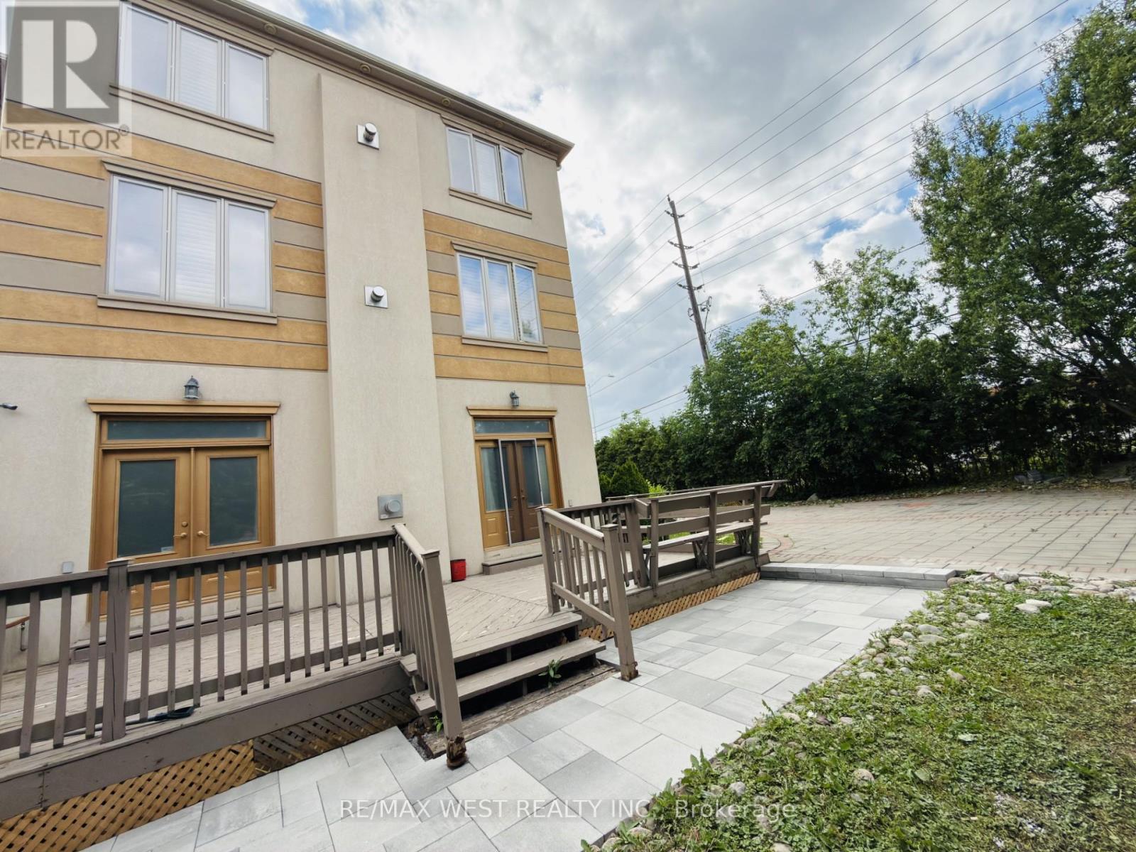 83 Elm Avenue, Richmond Hill, Ontario  L4C 6K8 - Photo 6 - N13429058