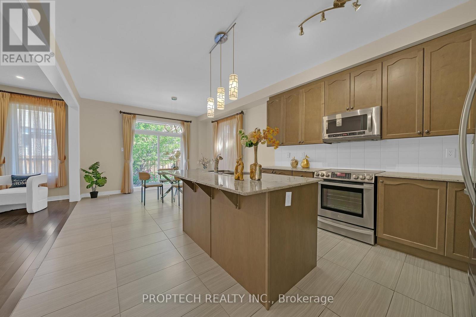 74 Manila Avenue, Markham, Ontario  L6C 0R7 - Photo 7 - N13448932