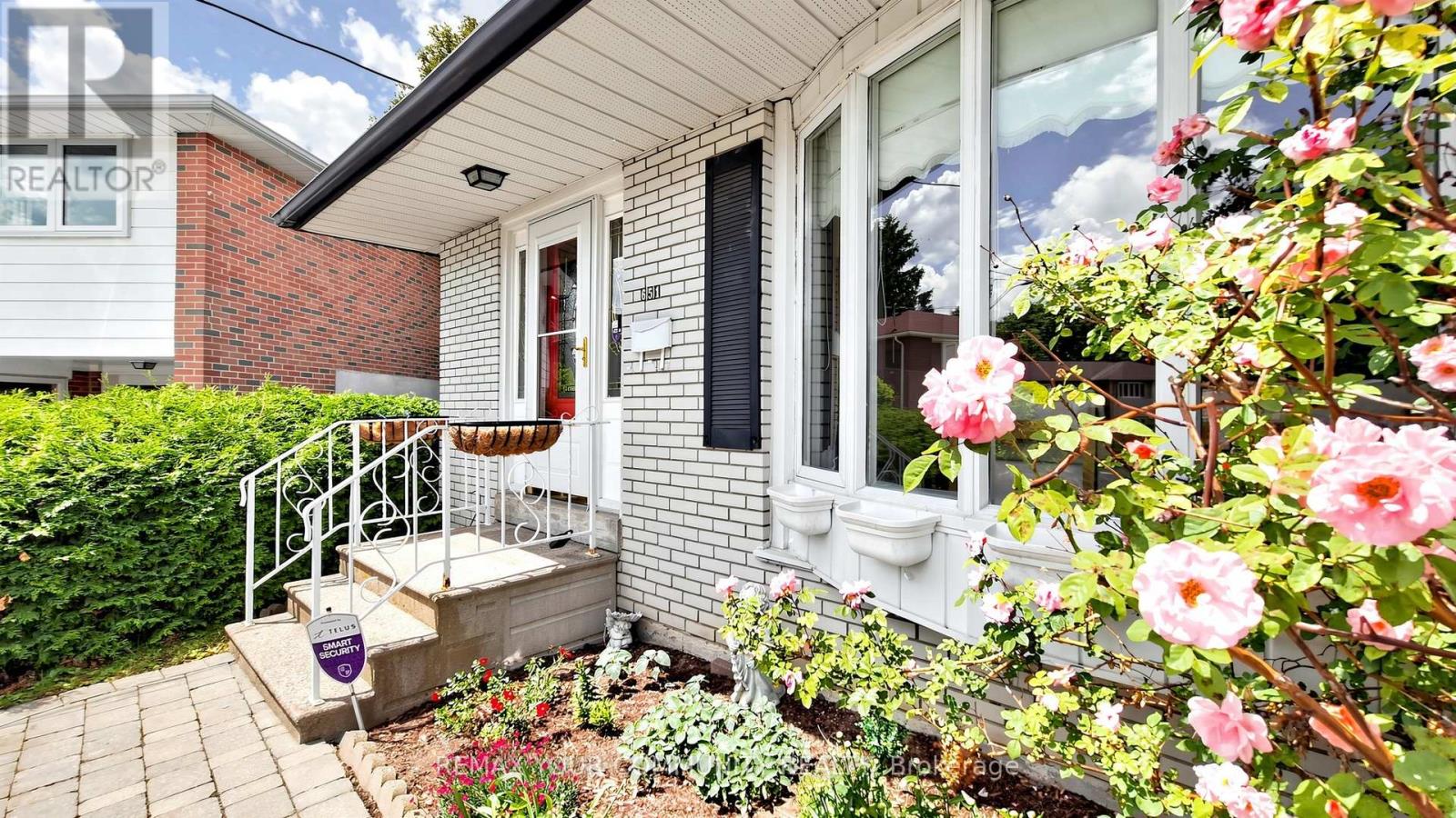 651 Mossbank Court, Newmarket, Ontario  L3Y 3A9 - Photo 3 - N13461788