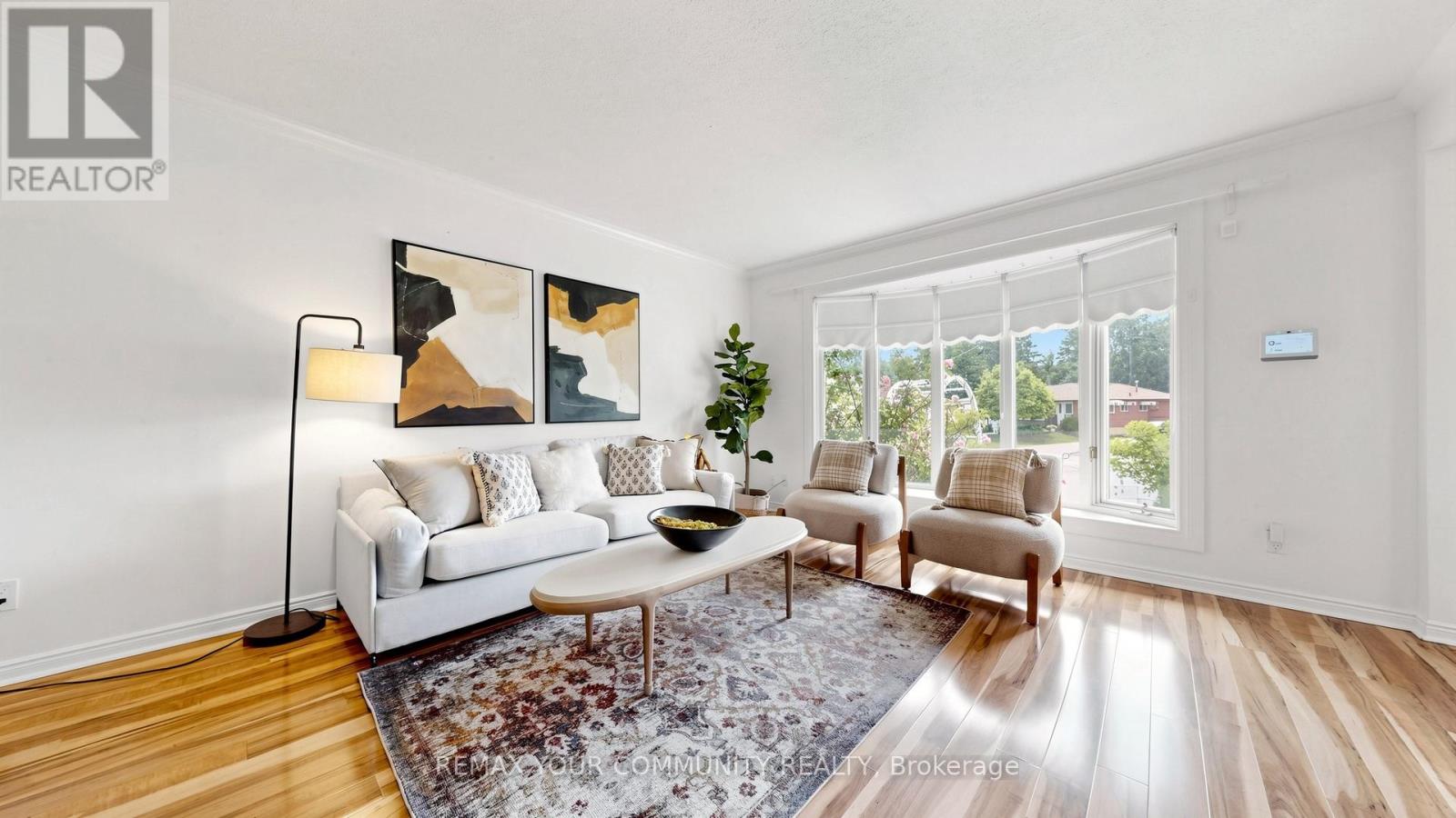 651 Mossbank Court, Newmarket, Ontario  L3Y 3A9 - Photo 6 - N13461788
