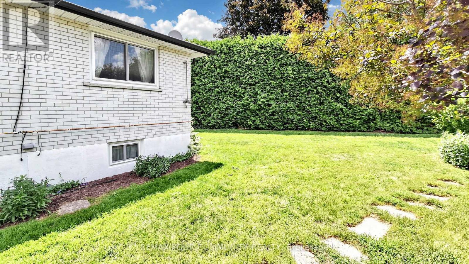 651 Mossbank Court, Newmarket, Ontario  L3Y 3A9 - Photo 34 - N13461788