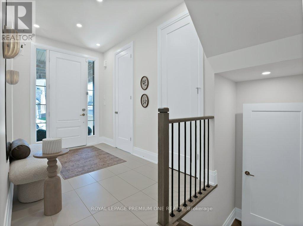 6 Byblos Court, East Gwillimbury, Ontario  L9N 0T3 - Photo 3 - N13474988