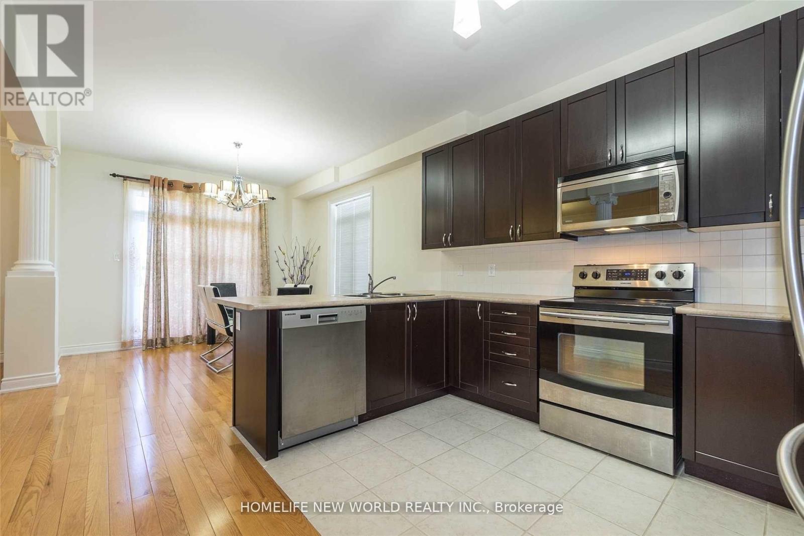 18 Danpatrick Drive, Richmond Hill, Ontario  L4S 2S7 - Photo 3 - N13475016