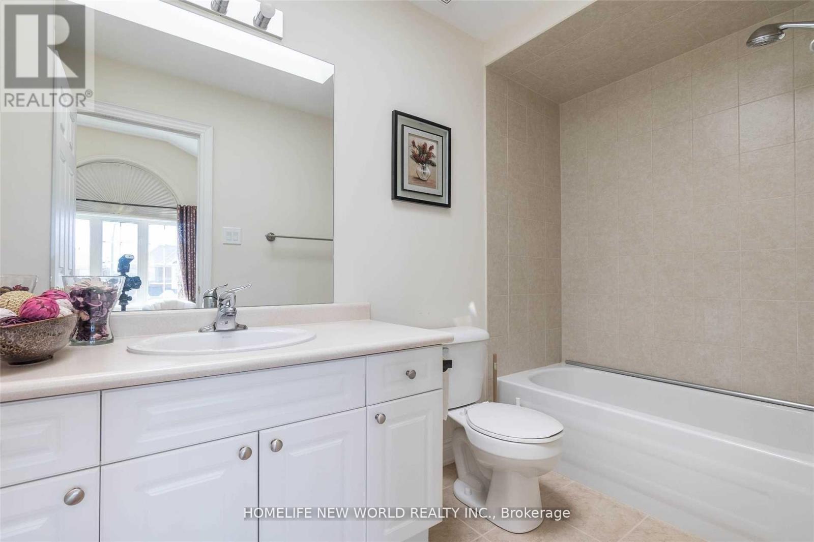 18 Danpatrick Drive, Richmond Hill, Ontario  L4S 2S7 - Photo 8 - N13475016