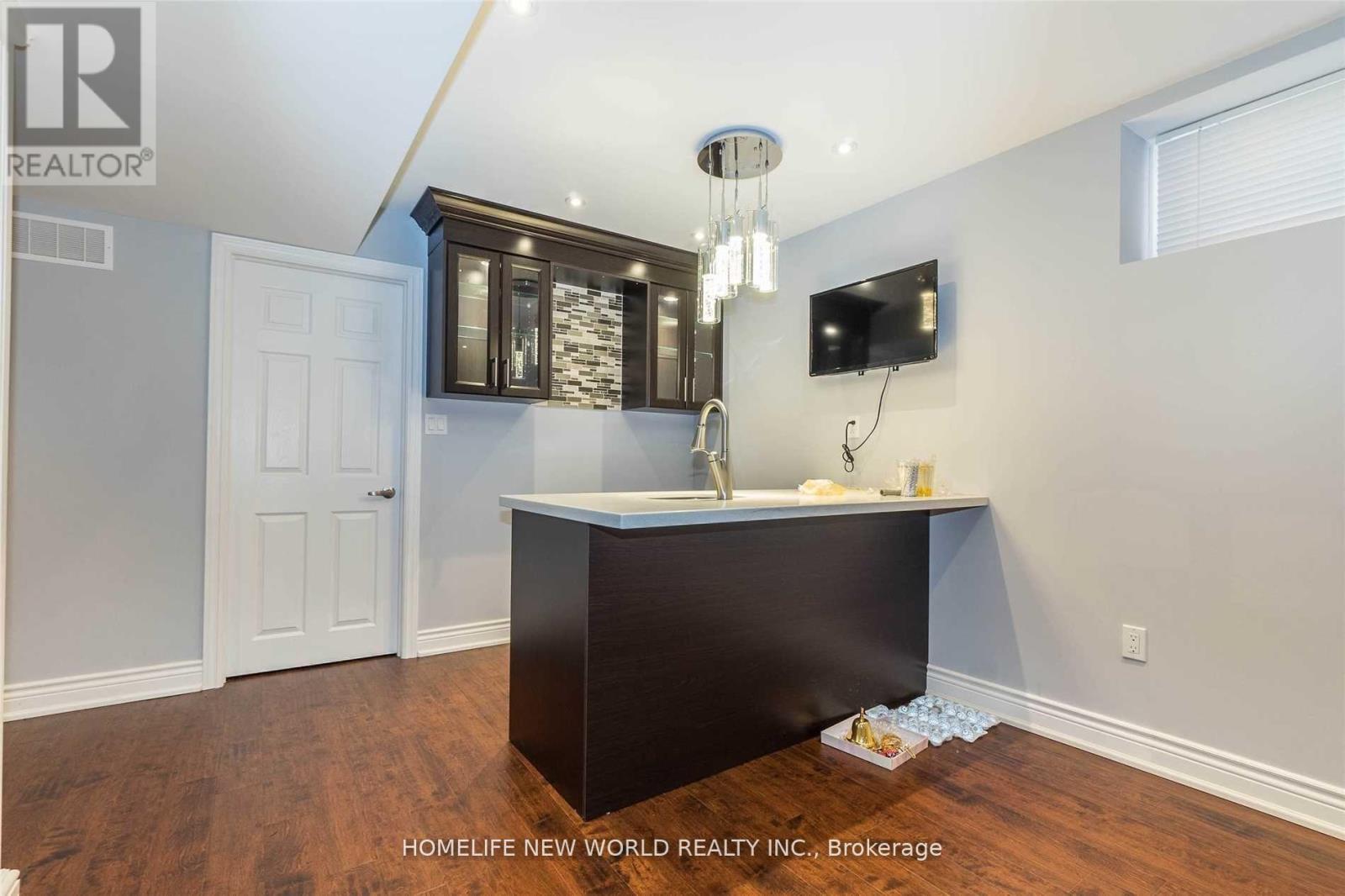 18 Danpatrick Drive, Richmond Hill, Ontario  L4S 2S7 - Photo 12 - N13475016
