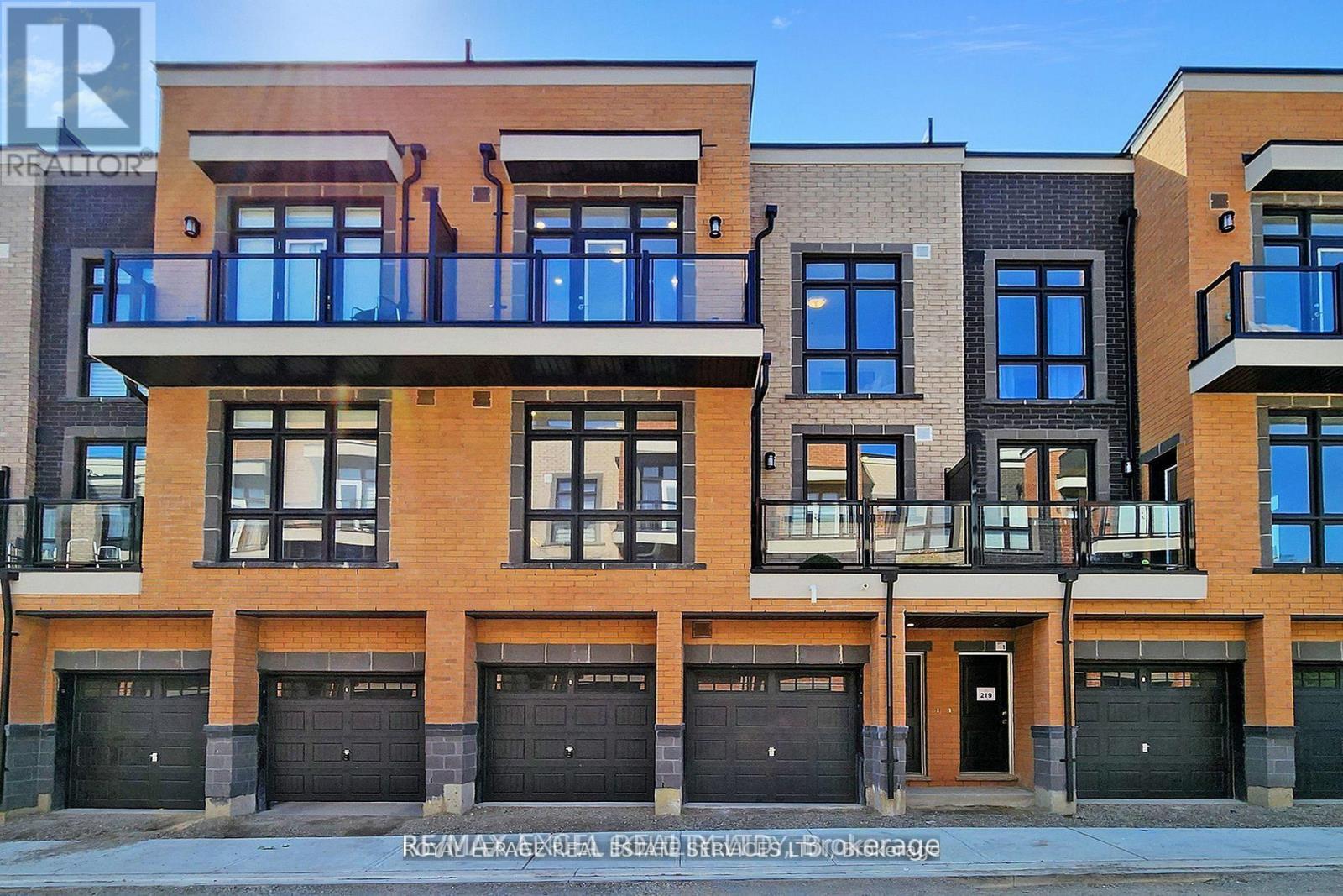 2 - 6 SAYERS LANE, Richmond Hill, Ontario
