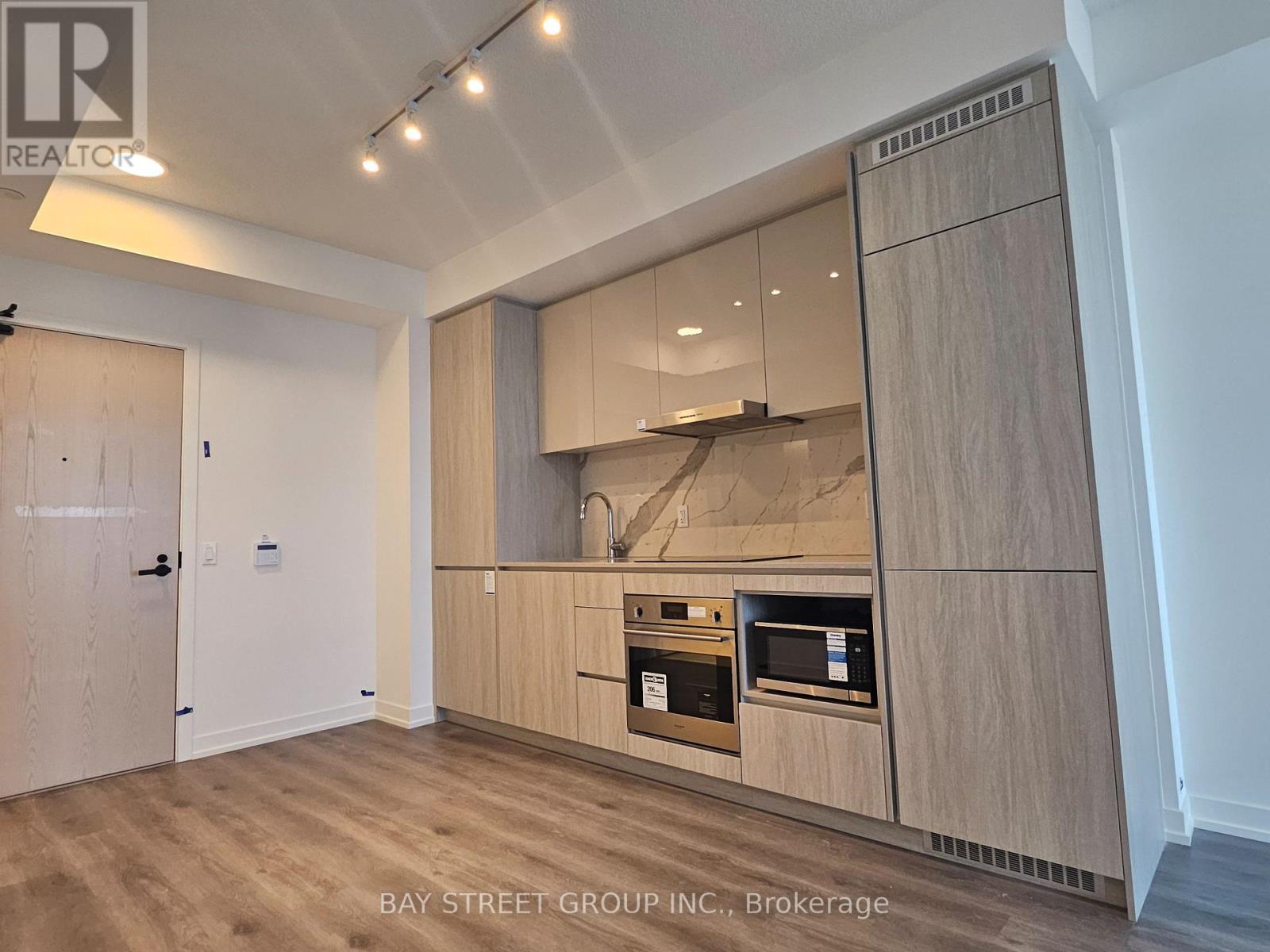 1611 - 28 Interchange Way, Vaughan, Ontario  L4K 0P8 - Photo 4 - N13475268