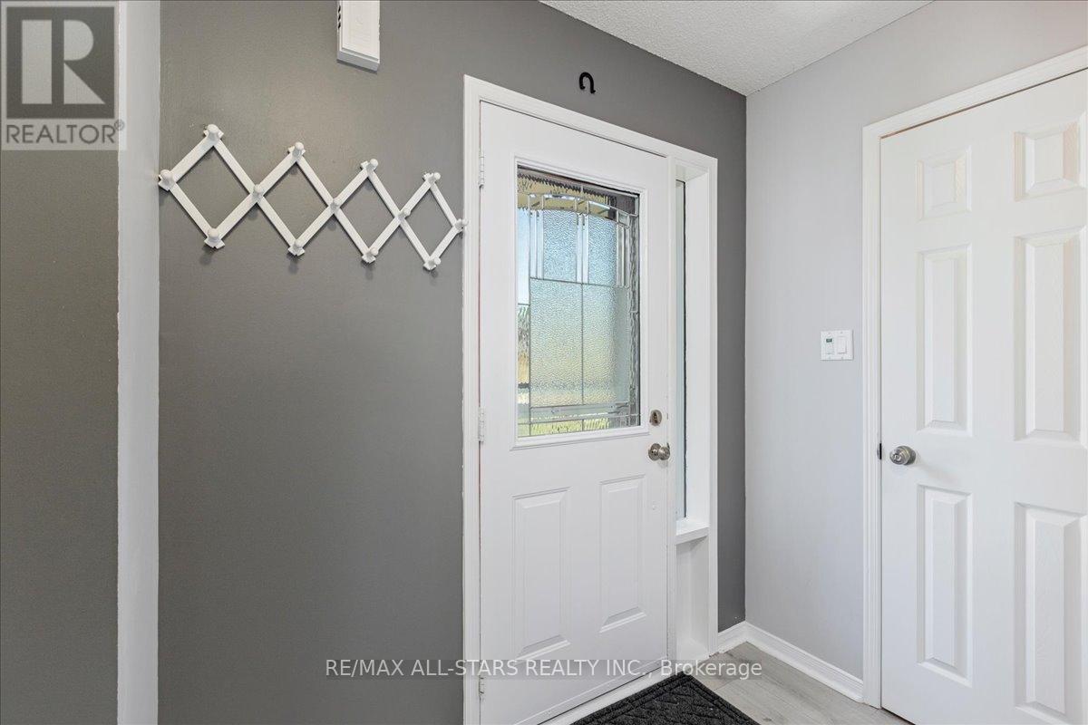 66 Kyle Crescent, Georgina, Ontario  L4P 3P6 - Photo 5 - N13475758
