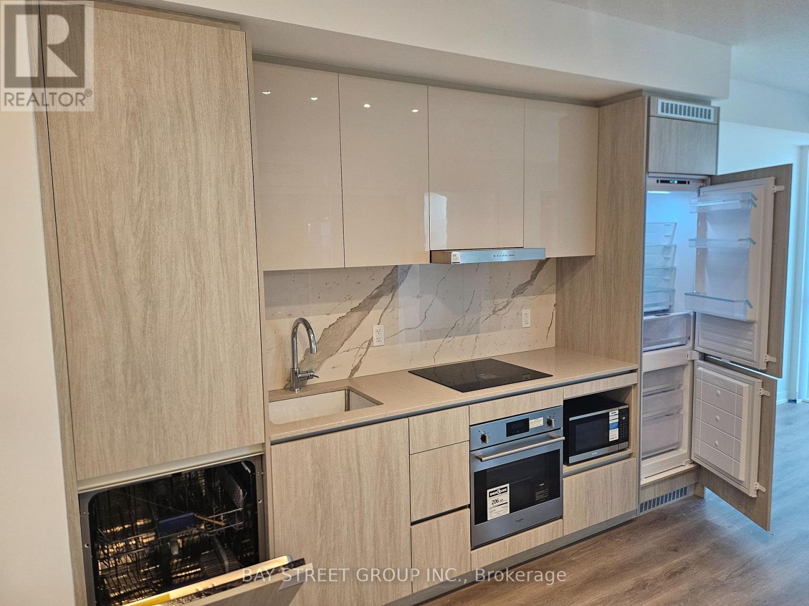 1611 - 28 Interchange Way, Vaughan, Ontario  L4K 0P8 - Photo 5 - N13475268