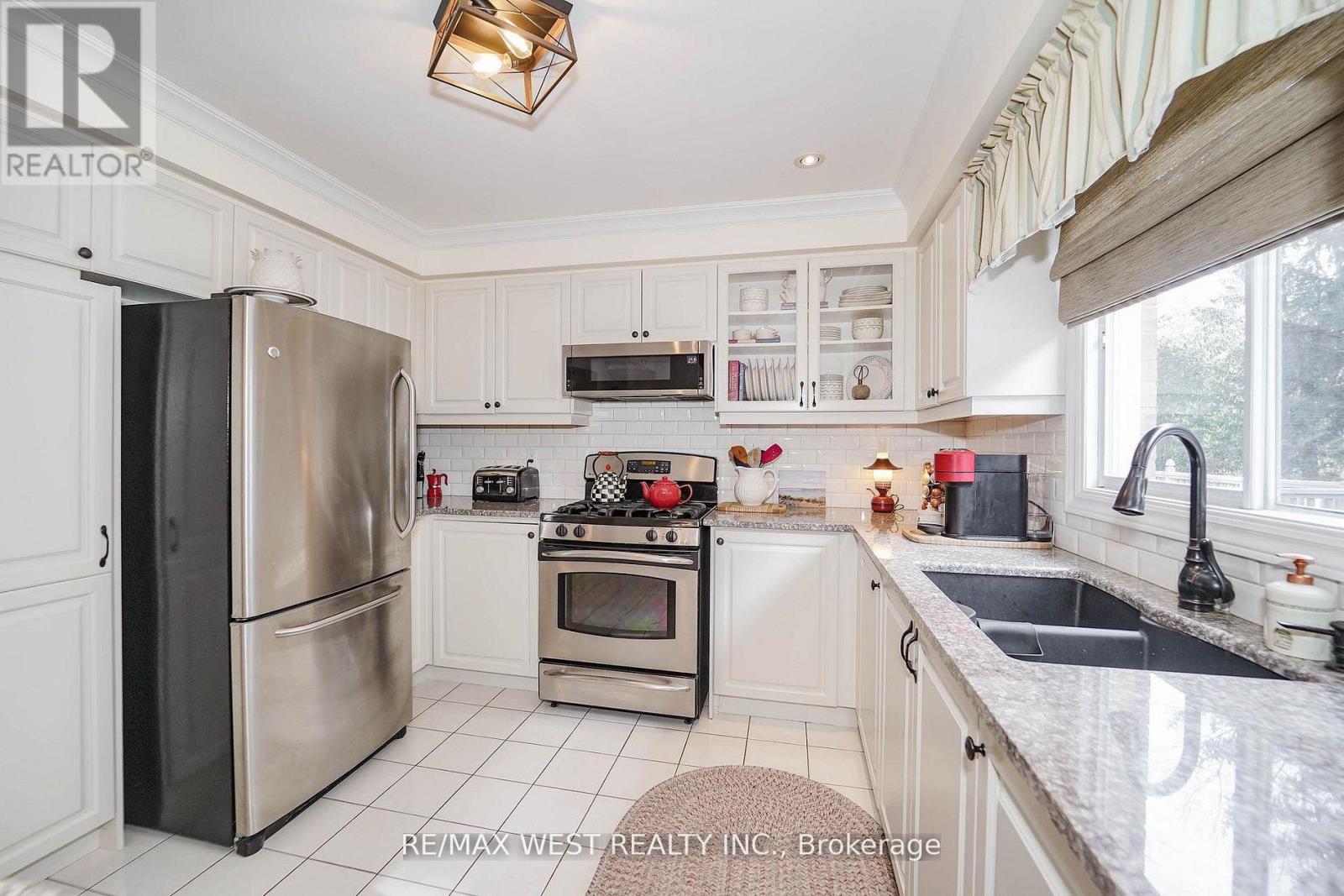 43 Summitcrest Drive, Richmond Hill, Ontario  L4S 1A7 - Photo 6 - N13475292