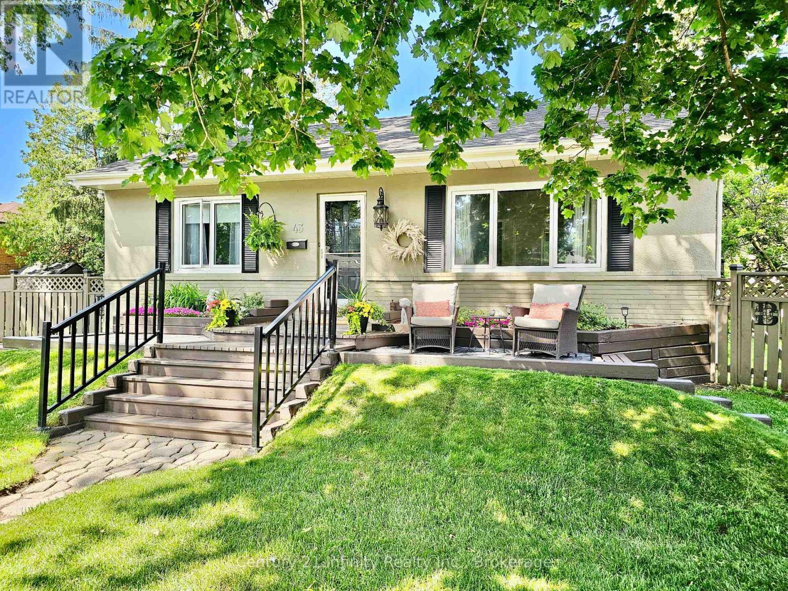 43 COLONIAL AVENUE, Toronto, Ontario