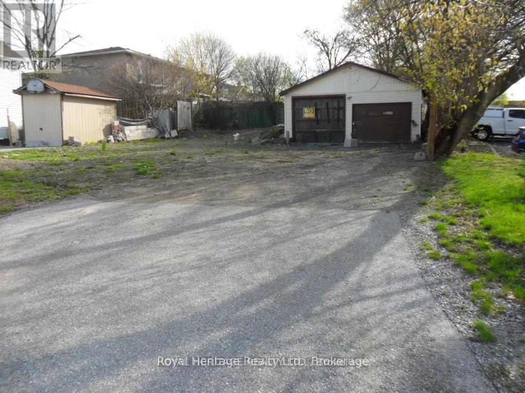 367 Centre Street S, Oshawa, Ontario  L1H 4B6 - Photo 1 - E13475394