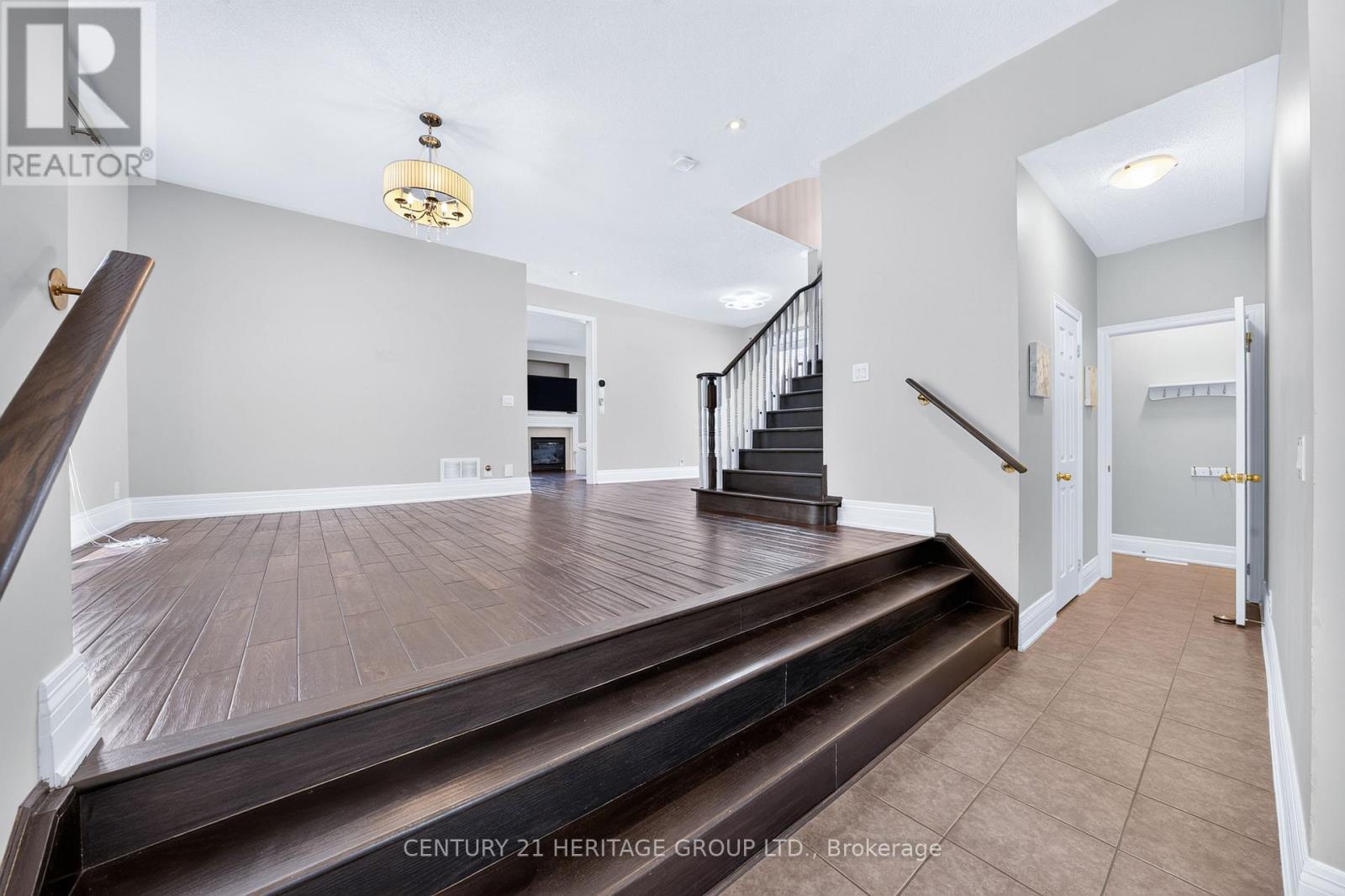 16 Harvest Hills Boulevard, East Gwillimbury, Ontario  L9N 0A5 - Photo 7 - N13476374