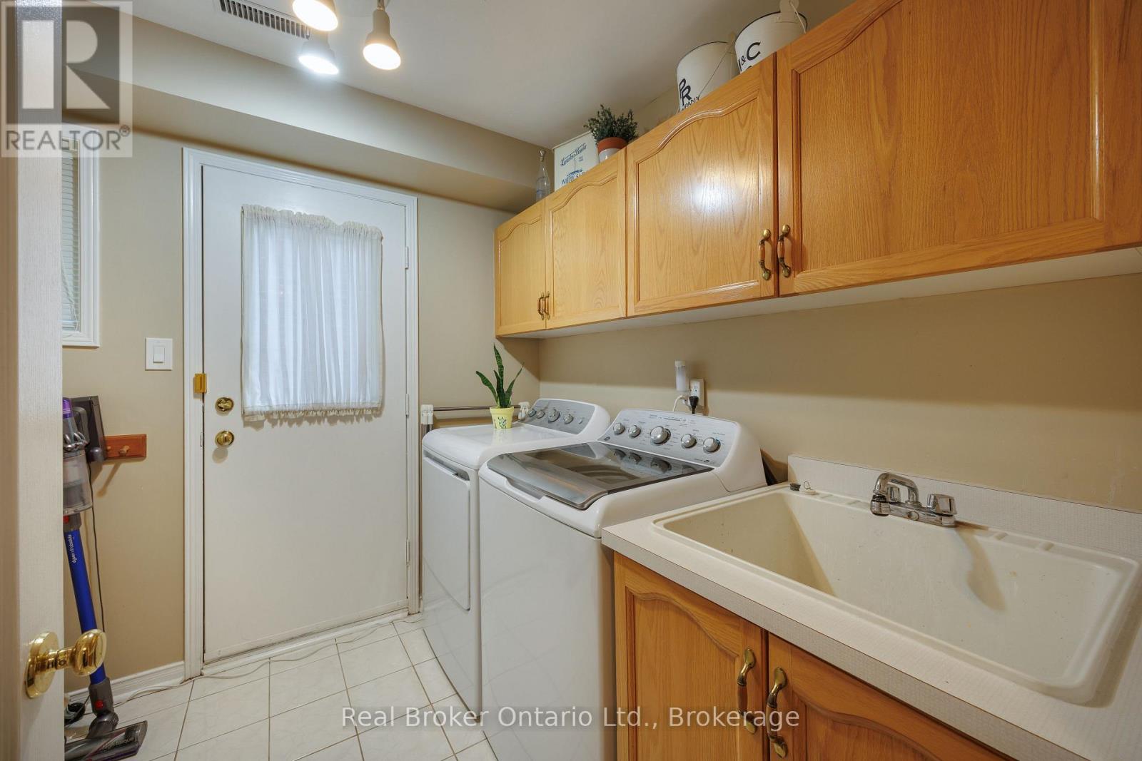 2015 Blairwood Court, Pickering, Ontario L1X 2S3 - Photo 27 - E13476594
