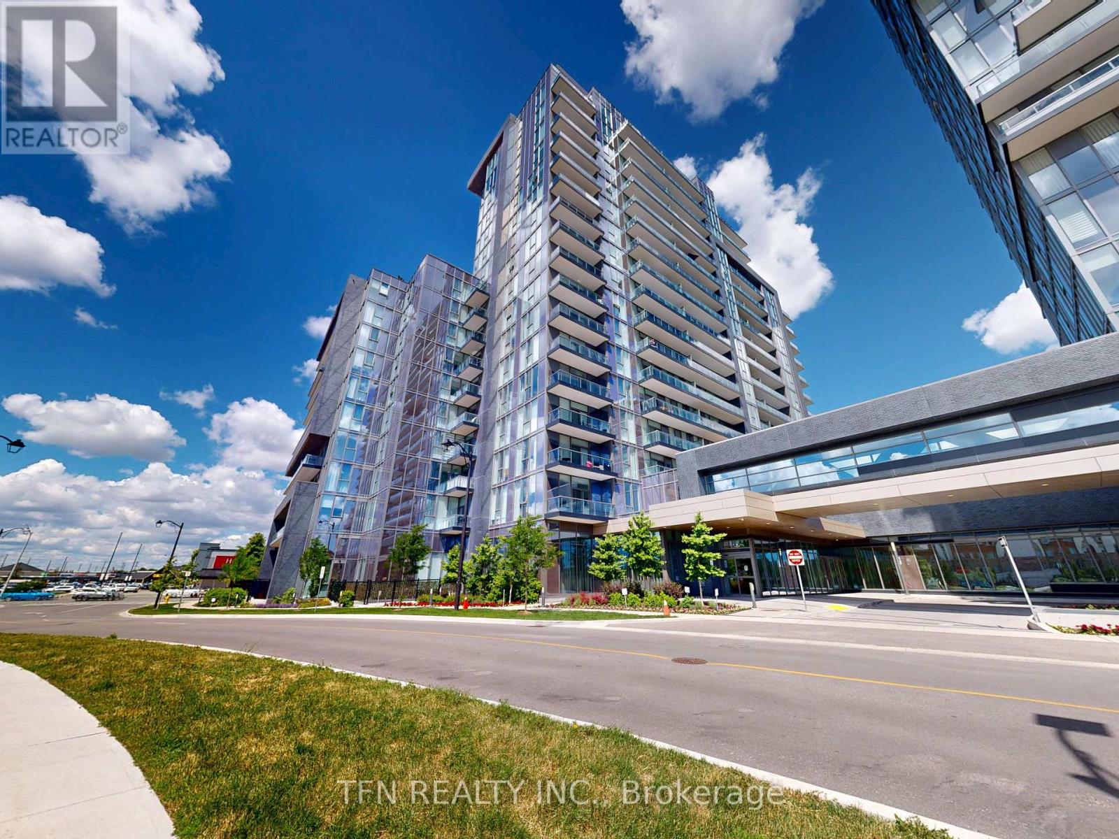 602 - 10 GATINEAU DRIVE W, Vaughan, Ontario