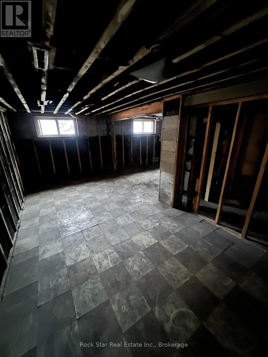 12 Holmesdale Road, Toronto, Ontario  M6E 1Y1 - Photo 13 - W12861182