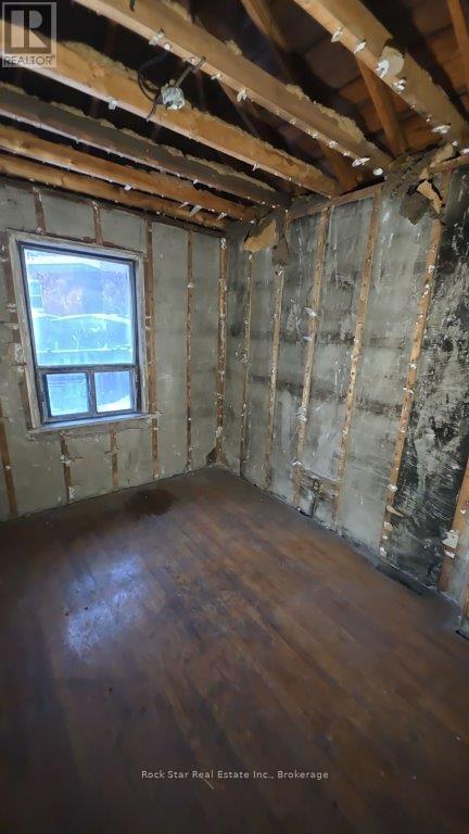 12 Holmesdale Road, Toronto, Ontario  M6E 1Y1 - Photo 9 - W12861182