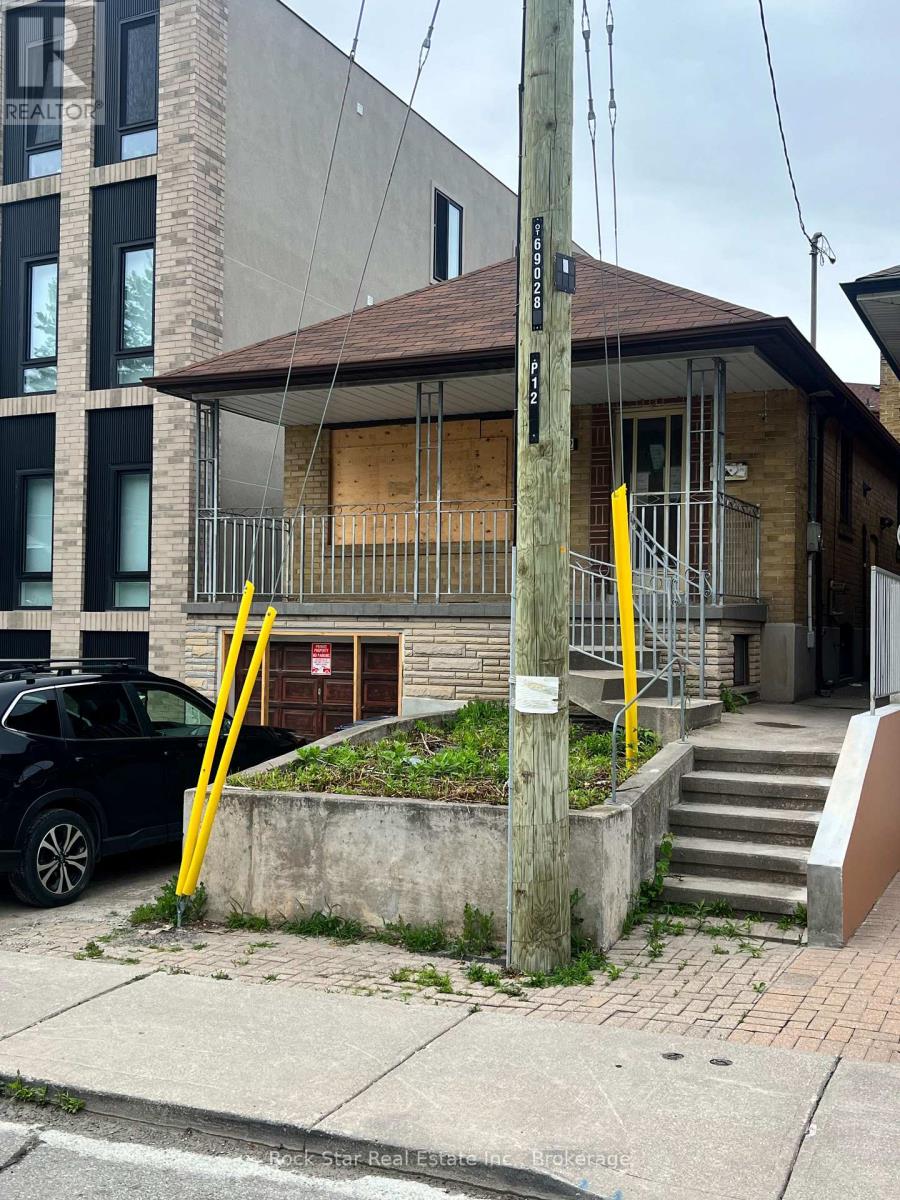 12 Holmesdale Road, Toronto, Ontario  M6E 1Y1 - Photo 3 - W12861182