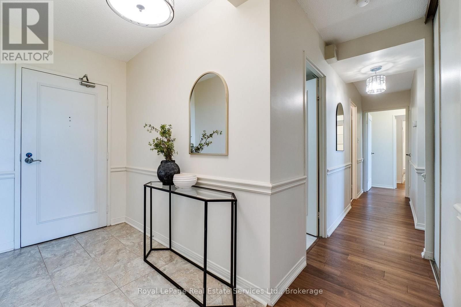 1810 - 1359 White Oaks Boulevard, Oakville, Ontario  L6H 2R8 - Photo 4 - W13211910