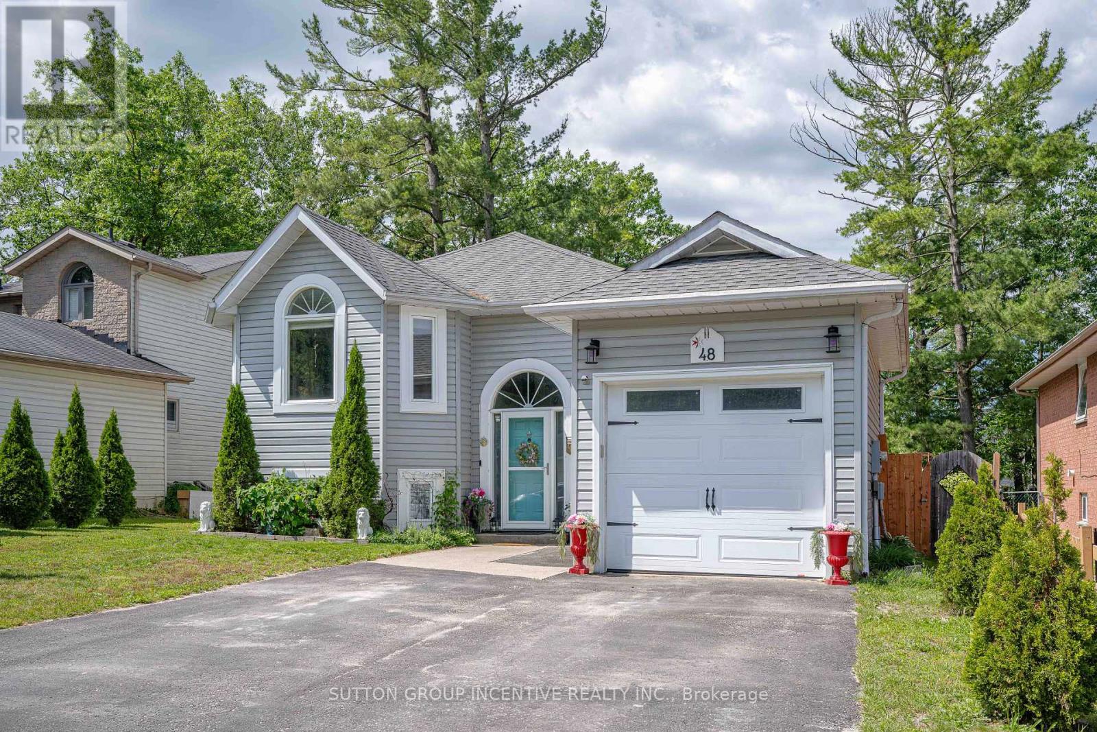 48 Wesley Avenue, Wasaga Beach, Ontario  L9Z 1C8 - Photo 2 - S13472716