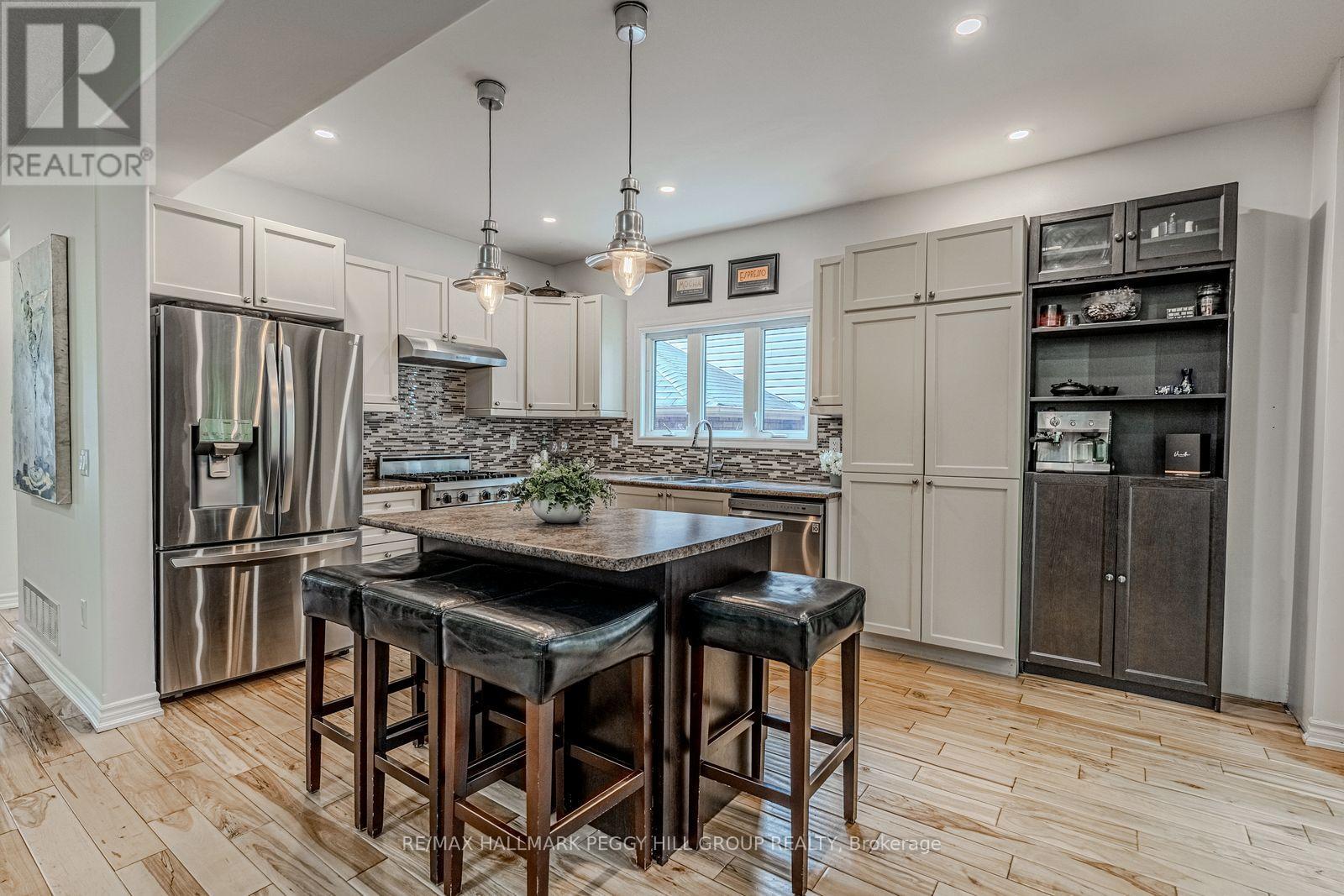11 Oakmont Avenue, Oro-Medonte, Ontario  L0L 2L0 - Photo 5 - S13475644