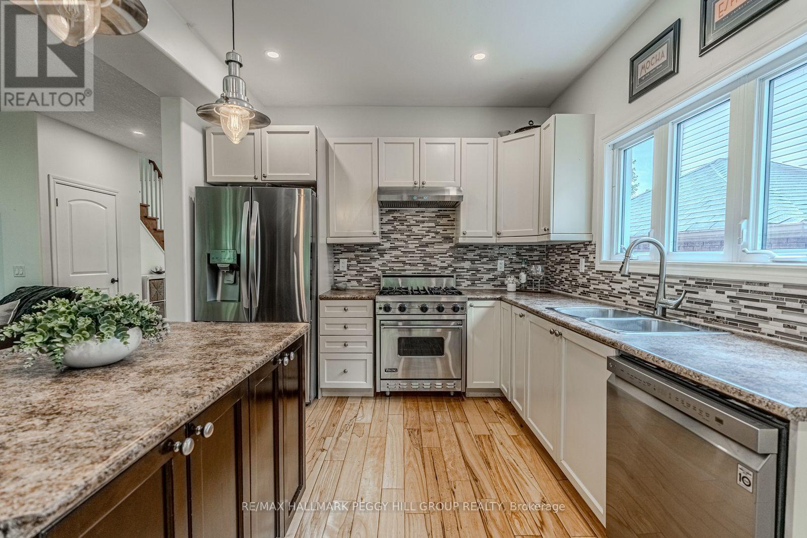 11 Oakmont Avenue, Oro-Medonte, Ontario  L0L 2L0 - Photo 6 - S13475644
