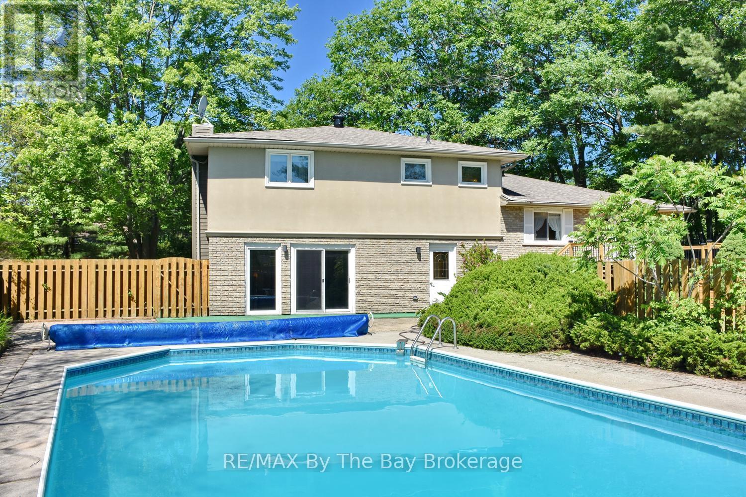 69 Frederick Drive, Wasaga Beach, Ontario L9Z 1P9 - Photo 2 - S13473974